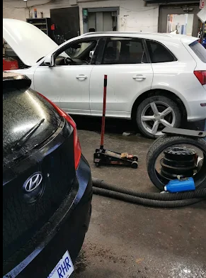 Professional garage bay